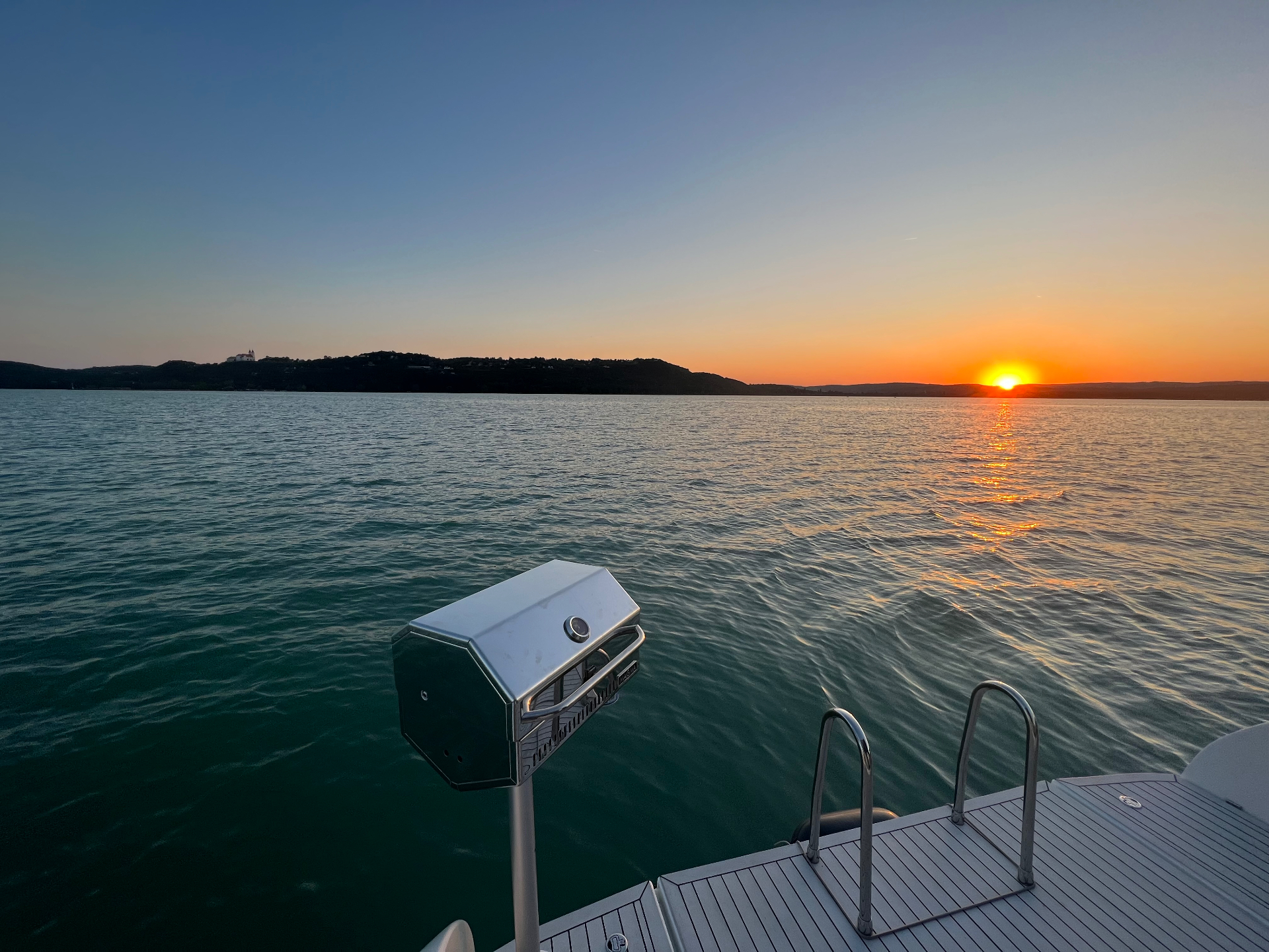 Napfelkelte a Balatonon a Niña fedélzetéről